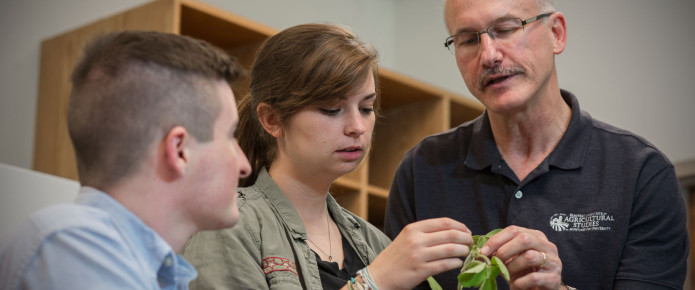 HU science professor teaching botany to students.