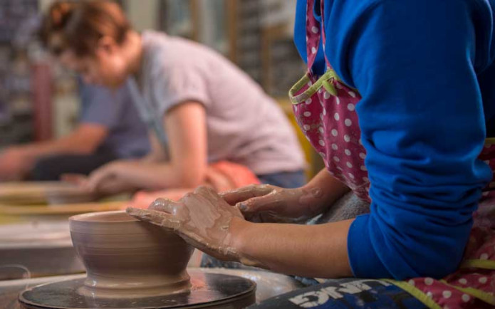 Students making earthenware. 