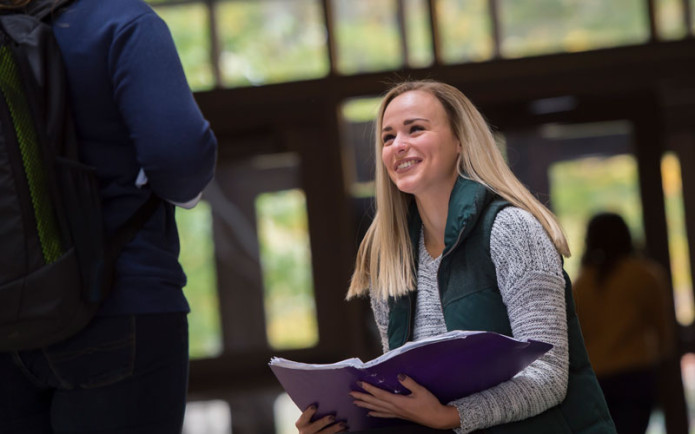 HU students reading her notes. 