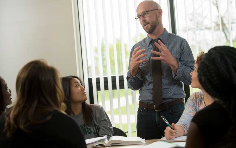 HU professor explaining to students.