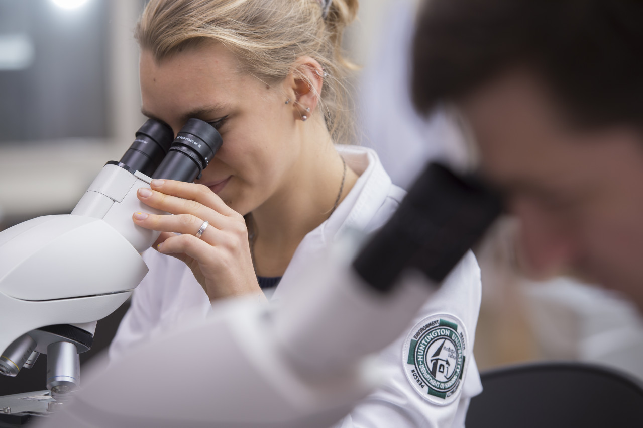 HU students looking through a microscope.