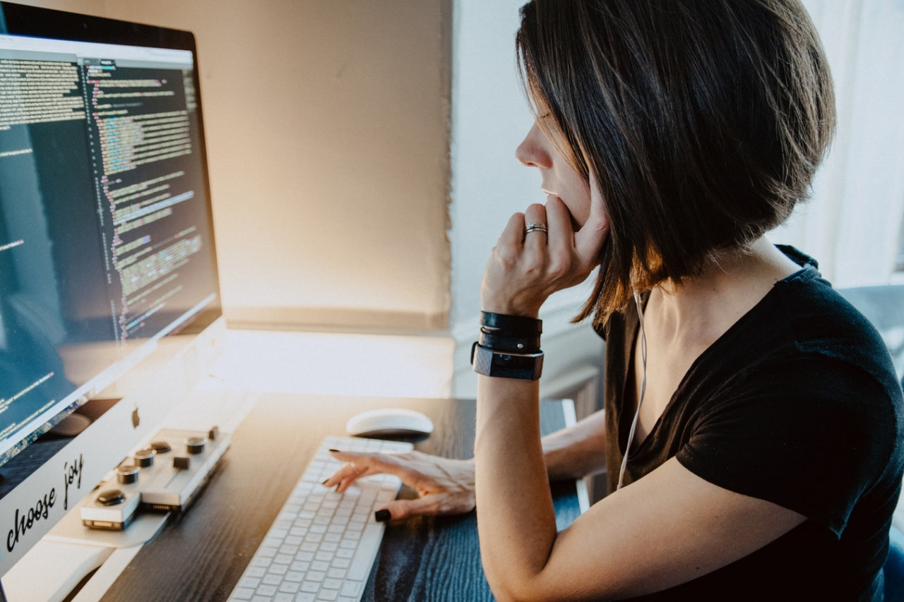A young woman using a computer.